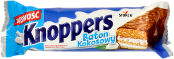 Nowość Knoppers Baton Kokosowy w niebiesko-białym opakowaniu, z widocznym przekrojem warstwowego batonika.