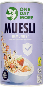 Fioletowe opakowanie One Day More Muesli Immunity 400g, bez dodatku cukrów, z owocami, widok z przodu.