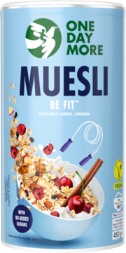 Niebieska puszka One Day More Musli Be Fit z wiśniami, cynamonem, bez cukru, grafiką miski i skakanki, widok z przodu.