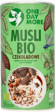 Zielone opakowanie musli One Day More Bio Czekoladowe z miską i orzechami, widok z przodu.