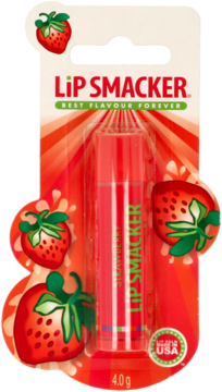 Balsam do ust LiP SMACKER truskawkowy w czerwono-białym blistrze, z owocami truskawek, widok z przodu.