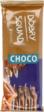 Dobry Squad Choco Salty Caramel baton, brązowe opakowanie z napisami i ilustracją rozpływającego się karmelu.