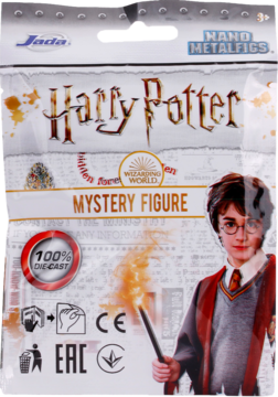 Biała saszetka Harry Potter Mystery Figure Nano Metalfigs z młodym Harrym i napisem 100% Die-Cast, widok z przodu.