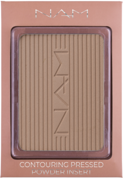 NAM Contouring Pressed Powder refill, brązowy wkład z tłoczonym logo, w beżowym opakowaniu, widok z przodu.