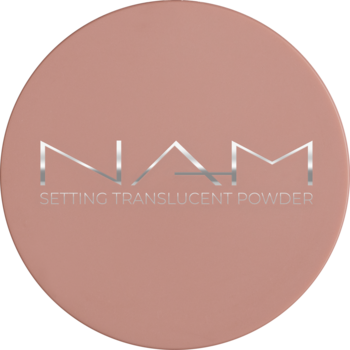 Matujący puder NAM Setting Translucent Powder w okrągłym, różowym opakowaniu, srebrne napisy, widok z góry.