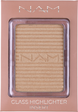 NAM Glass Highlighter wkład #2 Neutral Light. Jasnobeżowy rozświetlacz w pudrze, w jasnoróżowym kartoniku.
