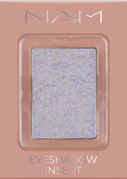 NAM Foil Eyeshadow Insert nr 1 frosty silver, srebrny z liliowym połyskiem, w różowym opakowaniu, widok z przodu.
