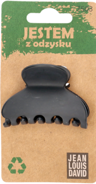 Czarna matowa spinka do włosów z recyklingu, na brązowej tekturowej metce z napisem 'JESTEM z odzysku'.