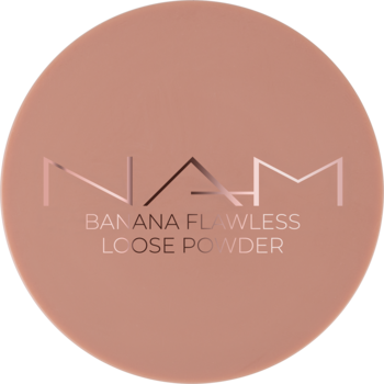 NAM Banana Flawless Loose Powder, okrągłe brzoskwiniowe opakowanie wygładzającego pudru, widok z góry.