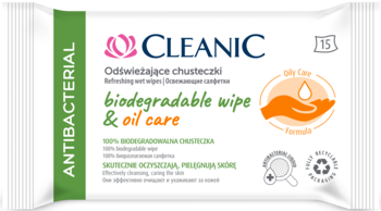 Cleanic antybakteryjne chusteczki odświeżające, biała saszetka z zielonym paskiem i pomarańczowym logo, widok z przodu.