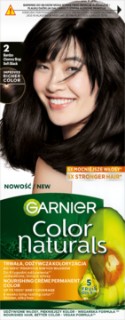 Opakowanie farby Garnier Color Naturals Soft Black nr 2, z uśmiechniętą modelką i awokado na zielonym tle.