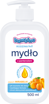 Biała butelka Bambino Rodzina mydła z pompką, 500 ml, zapach mirabelki, z pantenolem, widok z przodu.