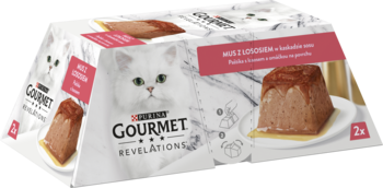 GOURMET REVELATIONS mus z łososiem, 2x piramidki dla kota, białe opakowanie z wizerunkiem białego kota.