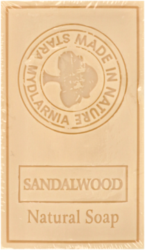 Beżowe mydło sandałowe Mydlarnia Stara Natural Soap w folii, z wytłoczonym napisem i okrągłym logo.