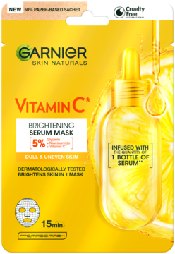 Czarna saszetka Garnier Skin Naturals Vitamin C Brightening Serum Mask z grafiką buteleczki serum, widok z przodu.