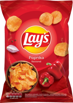 Czerwona paczka Lay's Paprika Flavour, widok z przodu, z logo i wizerunkami papryki, cebuli oraz miski chipsów.