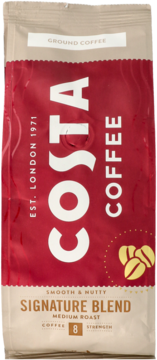 Frontalne ujęcie czerwonej paczki mielonej kawy Costa Coffee Signature Blend, Smooth & Nutty, moc 8.