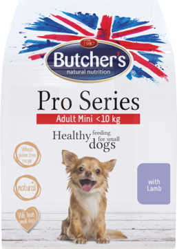 Widok z przodu: biała torba Butcher's Pro Series Adult Mini <10kg z jagnięciną dla małych psów, z flagą UK i psem.