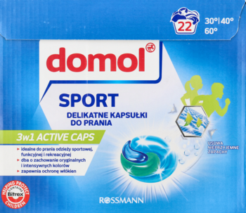 Niebieskie opakowanie kapsułek Domol Sport 3w1 do prania delikatnego, z napisem 22 szt. i grafiką kapsuł i ludzi.