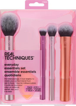 Zestaw 4 pędzli Real Techniques Everyday Essentials w transparentnym opakowaniu, z różowymi i fioletowymi rączkami.