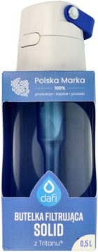 Biało-niebieska butelka filtrująca Dafi SOLID z Tritanu 0,5L w niebieskim opakowaniu, widok z przodu.