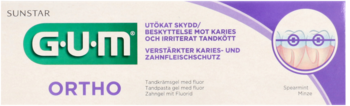 GUM ORTHO pasta do zębów, beżowo-fioletowe opakowanie z zielonym logo, widok z przodu, grafika zębów z aparatem.