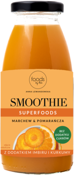 Smoothie Marchew & Pomarańcza Superfoods Foods by Anna w szklanej butelce, pomarańczowa etykieta, bez cukru. Widok z przodu.