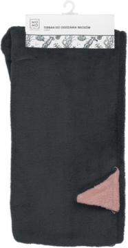 Ciemnoszary, pluszowy turban MOMO do suszenia włosów z różowym uszkiem, złożony. Widok z przodu produktu.