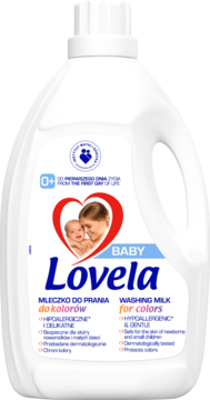 Lovela Baby mleczko do prania kolorowych ubranek, biała butelka z niebiesko-różową etykietą, widok z przodu.