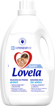 Lovela Baby mleczko do prania bieli w dużej białej butelce, widok z przodu, z etykietą 0+ i sercem.