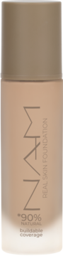 Beżowy podkład NAM Real Skin Foundation w matowej butelce z brązową nakrętką, +90% NATURAL, widok z przodu.