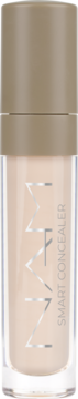 NAM Smart Concealer, jasnobeżowy wegański korektor w przezroczystej tubce z beżową zakrętką, widok z przodu.
