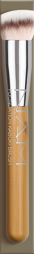 Wegański pędzel NAM Foundation Kabuki Brush, beżowy trzonek, srebrna skuwka, widok z przodu.