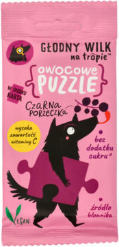 Front różowej saszetki Głodny Wilk Owocowe Puzzle Czarna Porzeczka, z czarnym wilkiem i puzzlem, bogate w wit. C.
