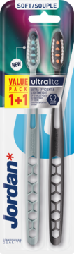 Jordan Ultralite SOFT Value Pack 1+1: dwie ultralekkie szczoteczki z miękkim włosiem, szara i czarna w blistrze.