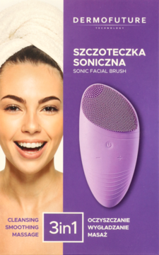 Soniczna szczoteczka DermoFuture do oczyszczania twarzy, fioletowa, na opakowaniu z modelką.