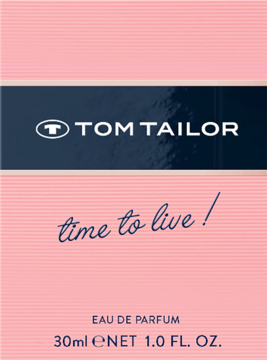 Różowe pudełko Tom Tailor Time to Live Eau de Parfum z granatowym paskiem i białym logo, widok z przodu.
