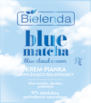 Bielenda Blue Matcha krem-pianka na jasnoniebieskim tle z chmurami, widoczny tytuł i składniki.