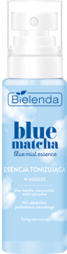 Bielenda Blue Matcha Esencja Tonizująca w Mgiełce, jasnoniebieska butelka z białymi chmurami, widok z przodu.