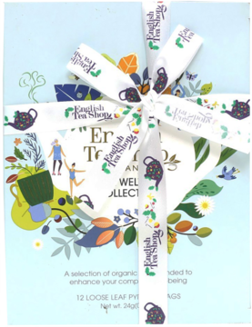 Prezentowy zestaw herbat English Tea Shop w jasnoniebieskim pudełku z kokardą, 12 organicznych piramidek.