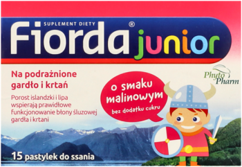 Widok z przodu: różowo-niebieskie pudełko Fiorda Junior, 15 malinowych pastylek do ssania na gardło.