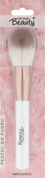 Pędzel do pudru For Your Beauty Rossmann. Duży, okrągły, biało-brązowy pędzel w przezroczystym opakowaniu na różowym tle.