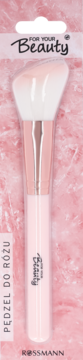 Pędzel do różu For Your Beauty, białe włosie, różowa rączka z rosegold ferrulem, w blistrze na różowym tle.
