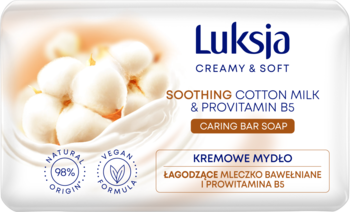 Luksja Creamy & Soft mydło w kostce, białe opakowanie z mleczkiem bawełnianym i prowitaminą B5, widok z przodu.