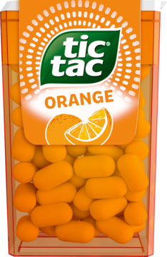 Pomarańczowe Tic Tac Orange, przezroczyste opakowanie z owalnymi drażetkami i etykietą z pomarańczą, widok z przodu.