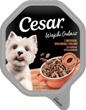 Cesar mokra karma dla psów, gulasz z wołowiną, indykiem i ziołami, szare opakowanie z Westie, widok z góry.