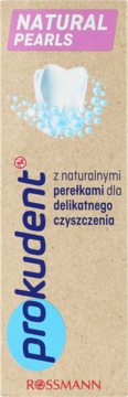 Opakowanie pasty do zębów Prokudent Natural Pearls, beżowe z różowym paskiem i ilustracją zęba z perełkami.