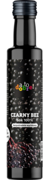 Sok z czarnego bzu 100% da to dobre! w czarnej butelce. Etykieta z grafiką owoców bzu, widok z przodu.