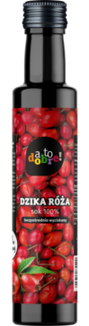 Czarna butelka soku z dzikiej róży 'da to dobre!', 100% NFC, z etykietą w czerwone owoce. Widok z przodu.