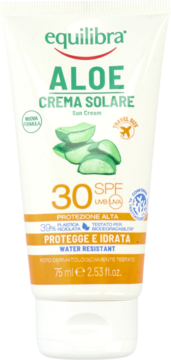 Biała tubka wodoodpornego kremu Equilibra Aloe SPF 30, z pomarańczowym dołem, widok z przodu.